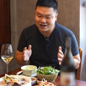 Rượu Vang Có Thể Kết Hợp Với Lòng Lợn Và Mắm Tôm? Câu Trả Lời Từ Chuyên Gia